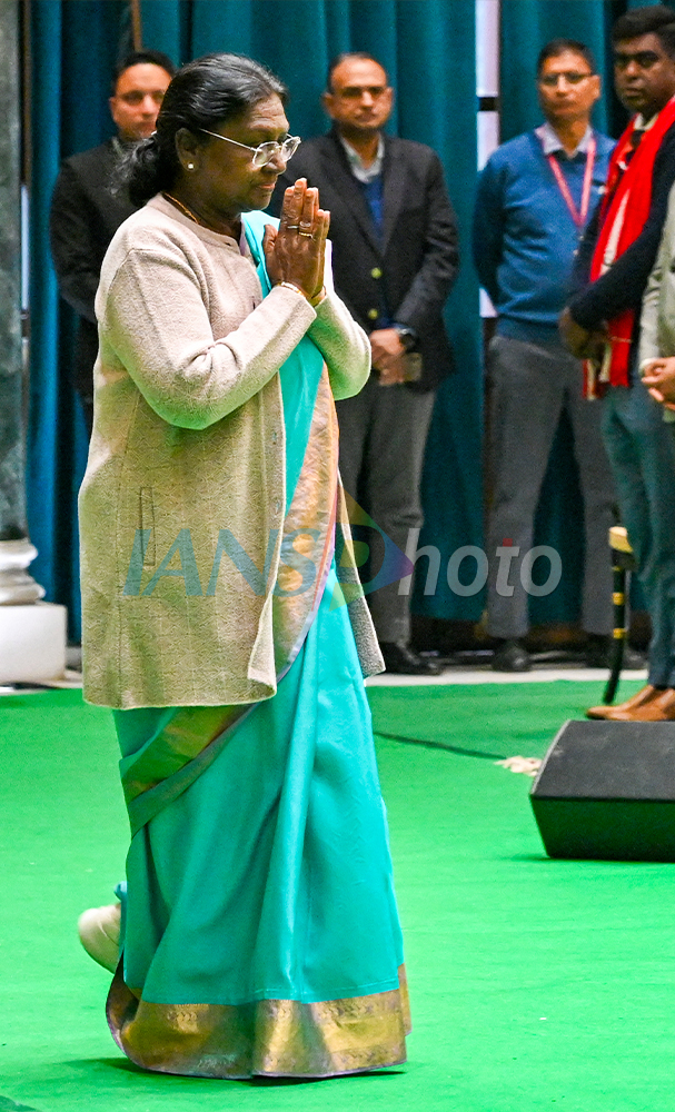 President Murmu Meets Republic Day Parade Participants