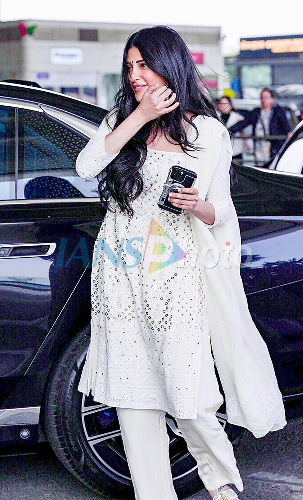 Celebrities Spotted at Airport