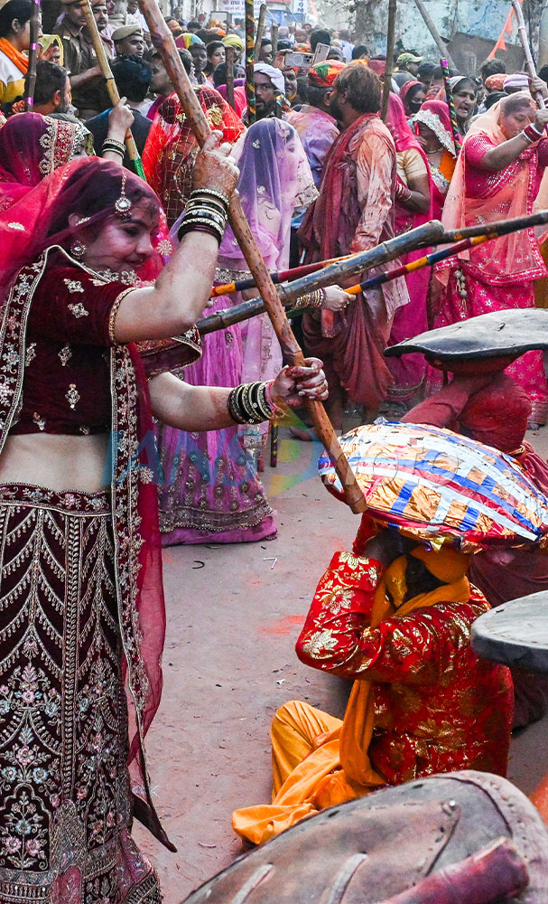 Lathmar Holi celebrations in Barsana