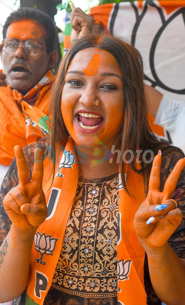 BJP supporters celebrate party's lead in WB polls