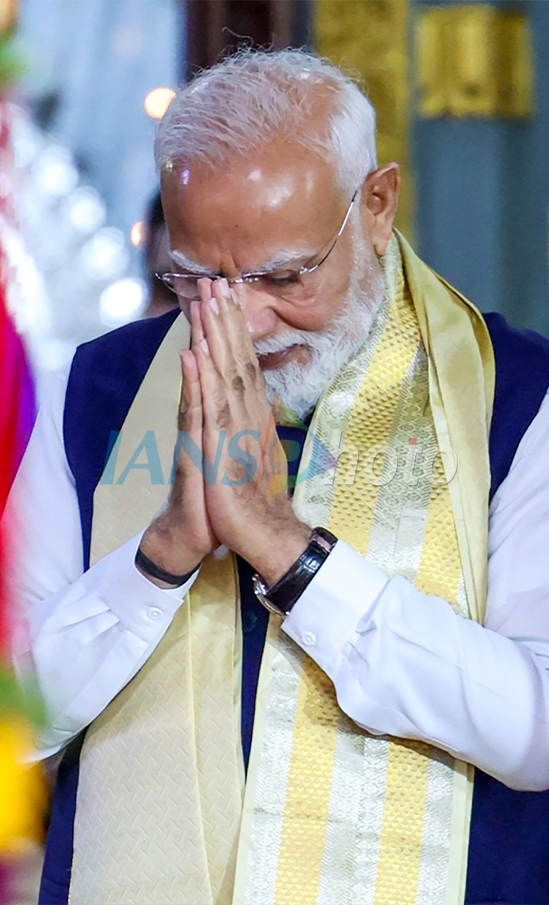 PM Modi Visits Navasakthi Vinayagar Temple in Seychelles