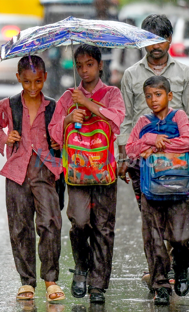 Commuters Brave Pre-Monsoon Rain