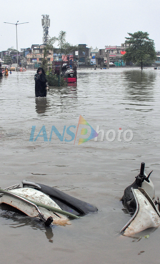 Heavy Rain Causes Waterlogging and Flooding in Surat