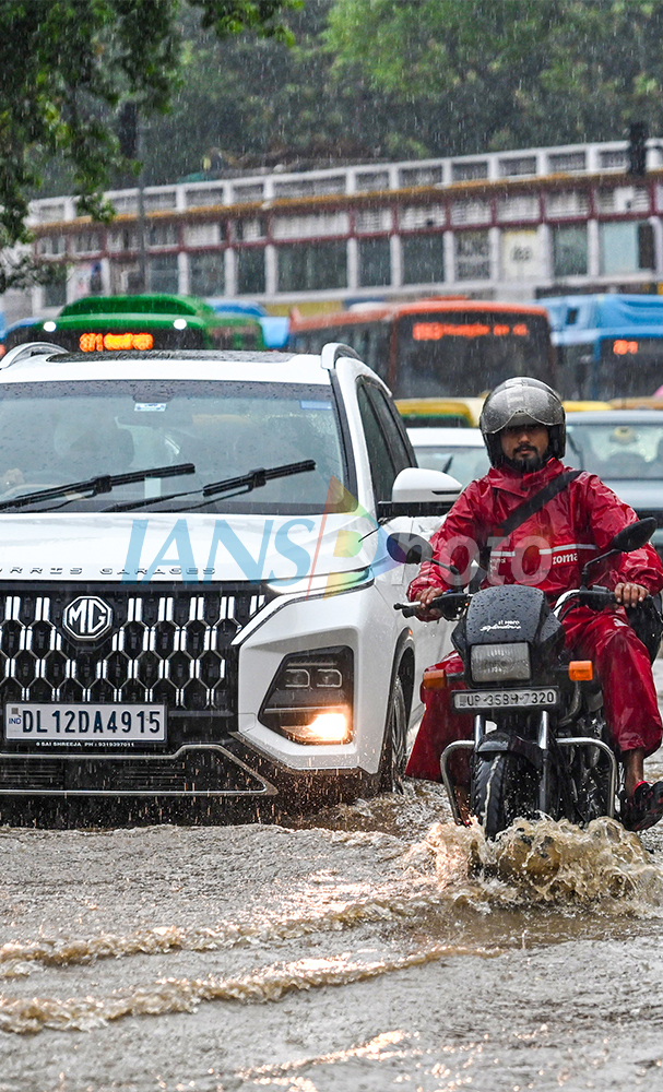 Heavy rain causes waterlogging in New Delhi