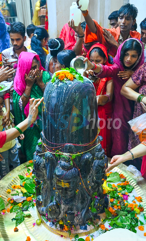 Devotees offer prayers on Sawan Shivratri