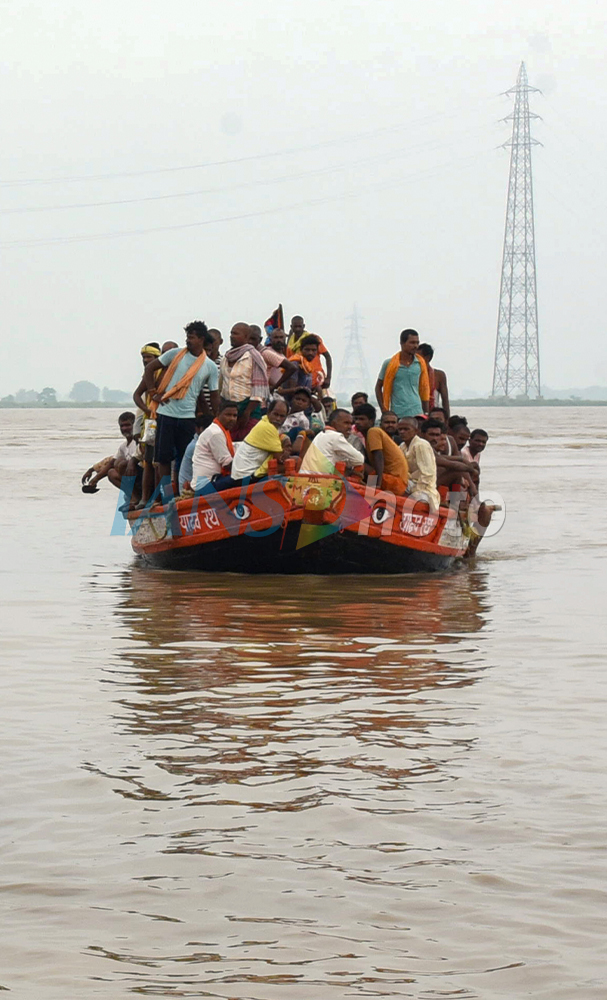 Residents of Flood-Hit Nakta Diyara Commute by Boat