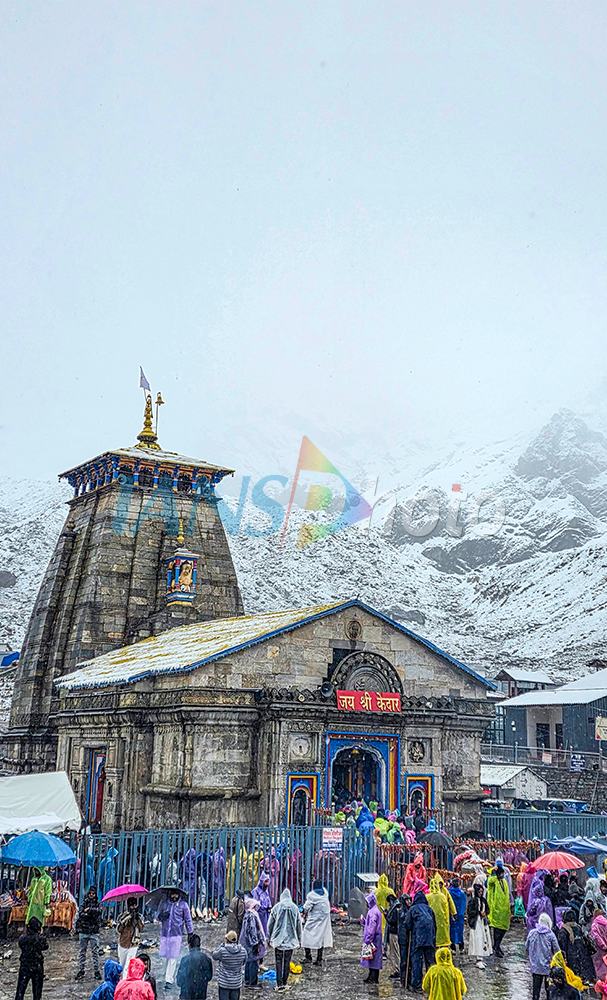 Snowfall Blankets Kedarpuri in Rudraprayag, Uttarakhand